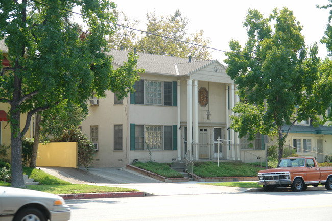 204 S Chevy Chase Dr in Glendale, CA - Building Photo - Building Photo