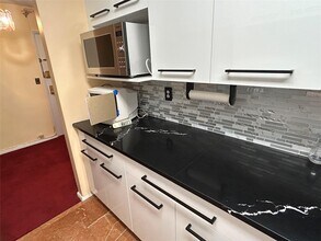 365 Bronx River Rd in Yonkers, NY - Building Photo - Building Photo