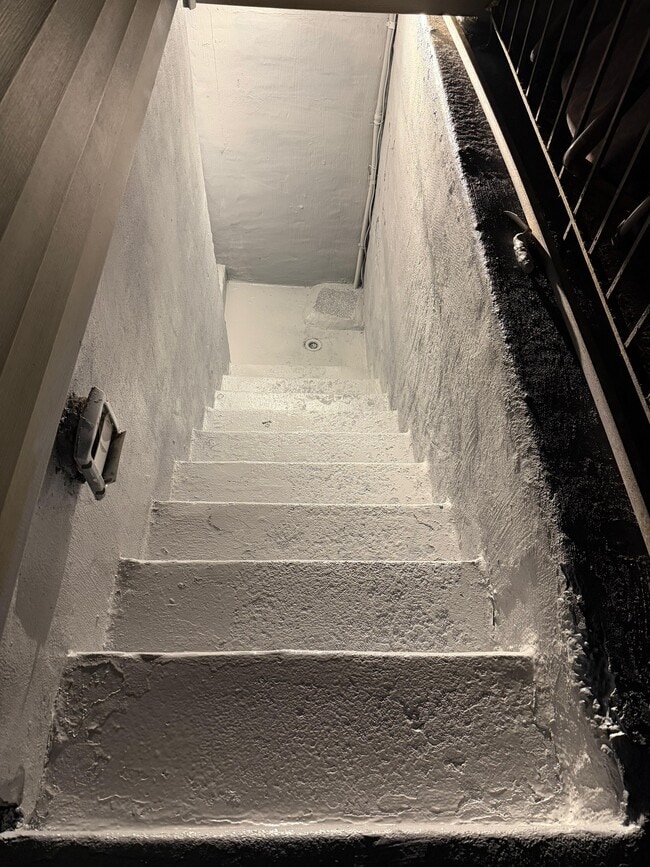 216 Carnation Ct in Pikesville, MD - Foto de edificio - Building Photo