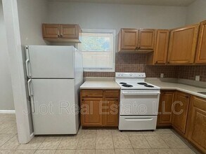 1366 Clermont Ave in East Point, GA - Building Photo - Building Photo