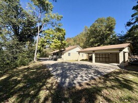 475375 Twin Falls Rd in Watts, OK - Building Photo