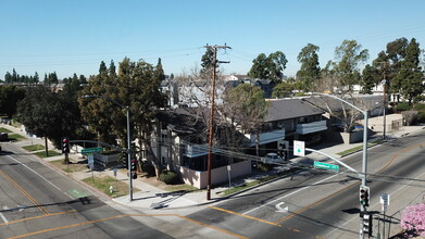 825 E Chestnut St in Santa Ana, CA - Foto de edificio - Building Photo