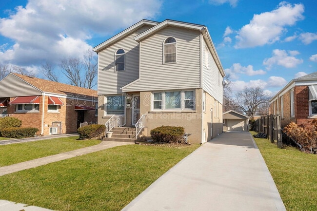 301 Bohland Ave in Bellwood, IL - Building Photo - Building Photo