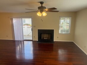 27 F Tamarisk Quay in Hampton, VA - Building Photo - Building Photo