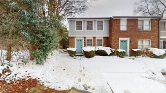 1211 Scaleybark Rd in Charlotte, NC - Building Photo