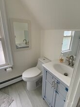 6 Robbins Ct, Unit 2 in Norwich, CT - Building Photo - Building Photo