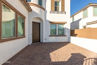 14038 W Desert Hollow Dr in Surprise, AZ - Building Photo - Building Photo