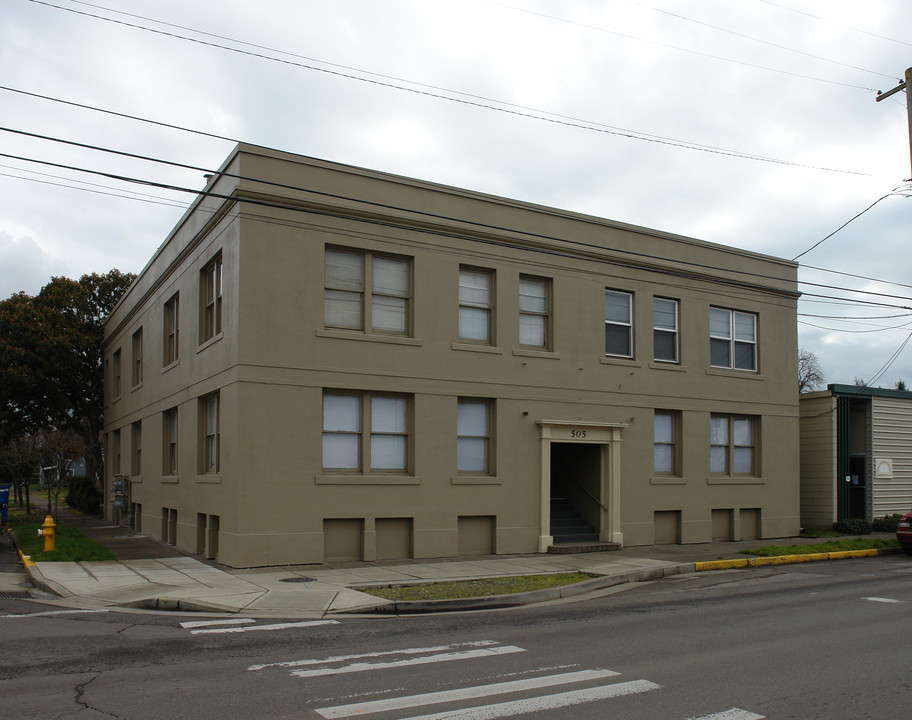 505 Lyon St in Albany, OR - Building Photo