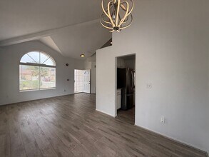 2624 Vía Verona in Lancaster, CA - Building Photo - Building Photo