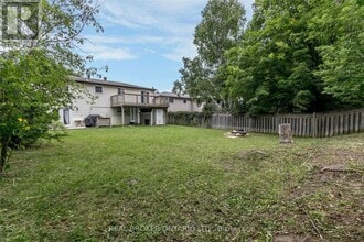 18 Chippawa Ct in Barrie, ON - Building Photo - Building Photo