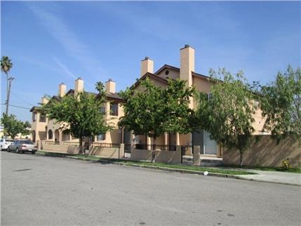 445 W 70th St in Los Angeles, CA - Building Photo - Building Photo