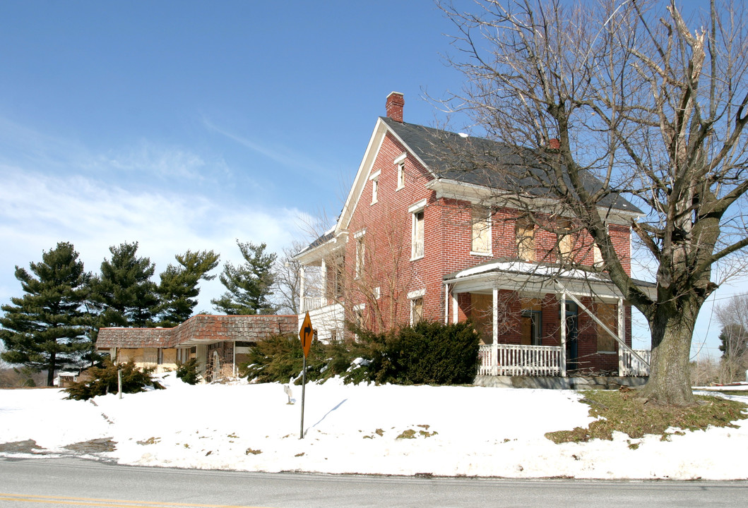 Dew Drop Inn in York, PA - Building Photo