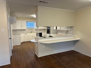 1105 Azalea Dr in Longview, TX - Building Photo - Building Photo