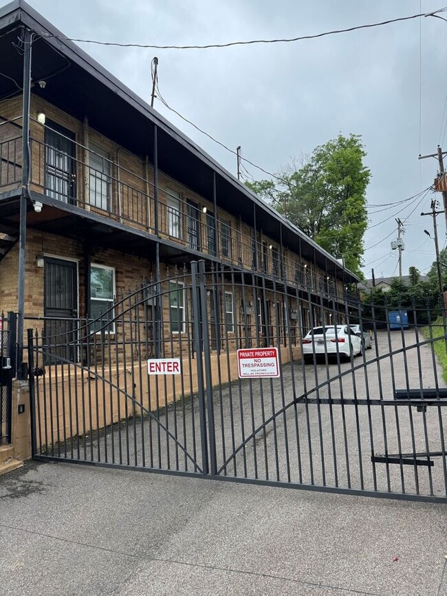 property at 139 N Claybrook St