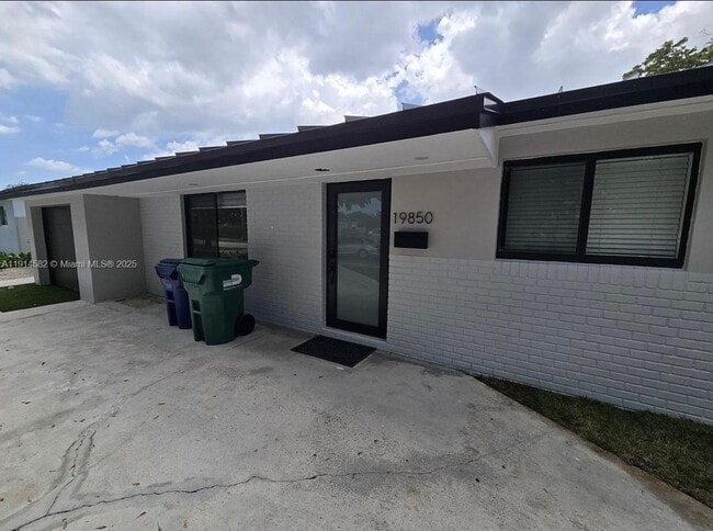 19850 Franjo Rd in Cutler Bay, FL - Building Photo - Building Photo