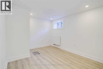 129 Curzon St in Toronto, ON - Building Photo - Building Photo