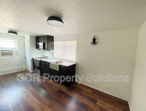 300 San Pasquale Ave NW in Albuquerque, NM - Foto de edificio - Building Photo