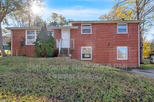 385 Bonnavale Dr in Nashville, TN - Building Photo