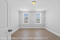 2407 Baker St photo'