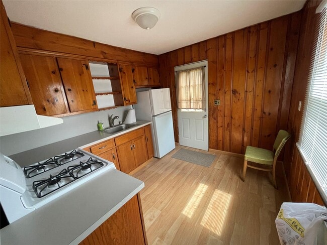 802 S Broadway in Lindenhurst, NY - Building Photo - Building Photo