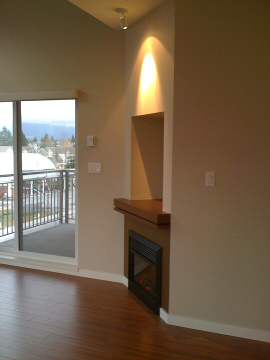 12350 Harris Rd in Pitt Meadows, BC - Building Photo