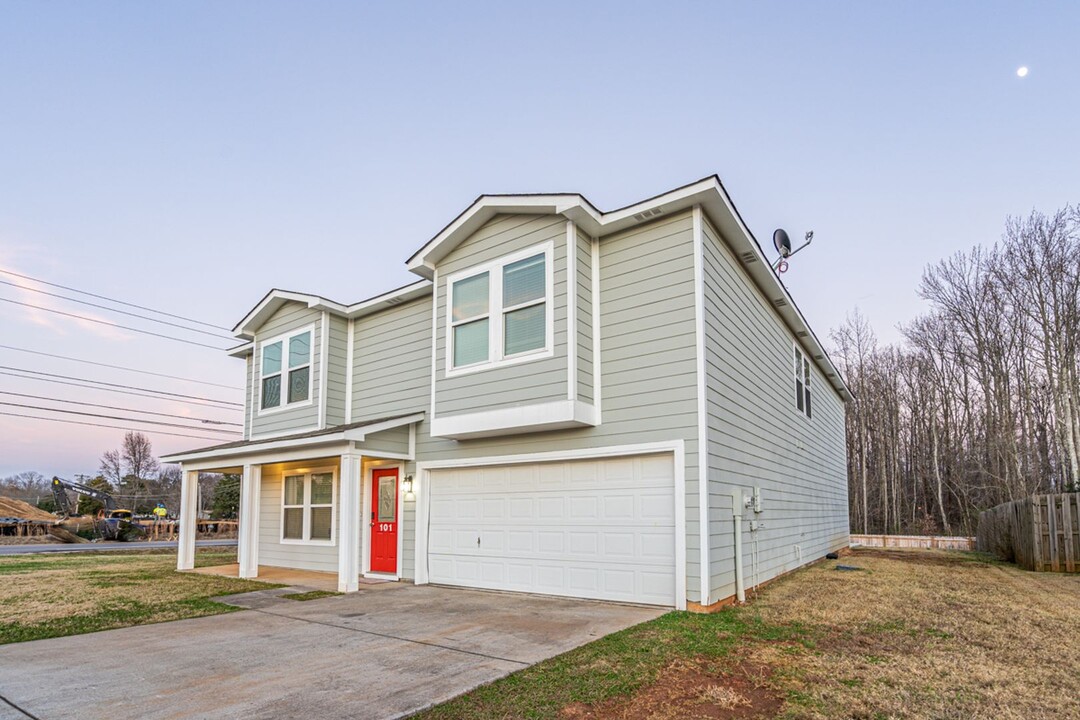 101 Bumper Crop Ln NW in Madison, AL - Foto de edificio