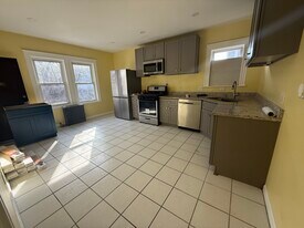 129 Stanwood St in Boston, MA - Building Photo