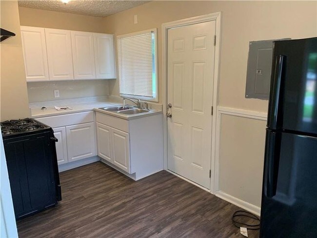 6102 E Fayetteville Dr-Unit -6100 in Riverdale, GA - Building Photo - Building Photo