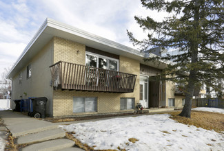 4824 Varsity Dr NW in Calgary, AB - Building Photo - Building Photo