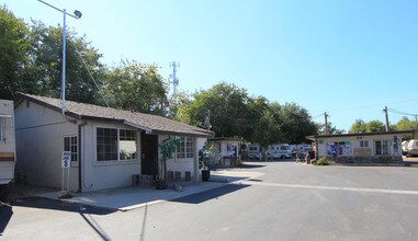 Acorn Mobile Village in Sacramento, CA - Foto de edificio - Building Photo