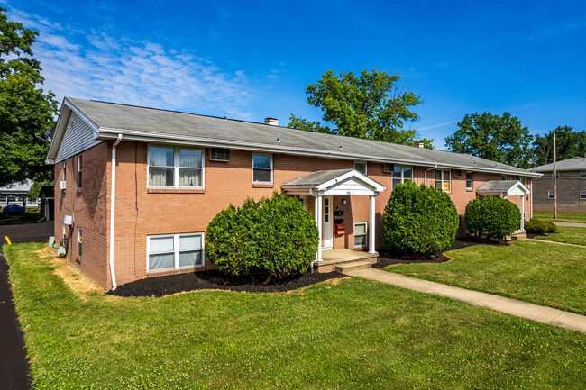 Patricia Apartments in Girard, OH - Foto de edificio - Building Photo