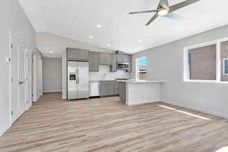5646 Dorothy Way in San Diego, CA - Building Photo - Building Photo