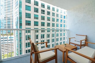 1 SE 12th St in Miami, FL - Building Photo - Building Photo