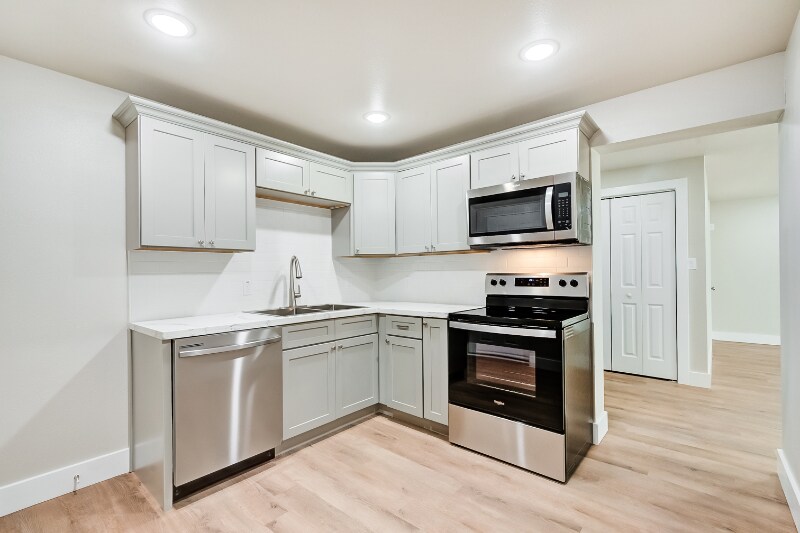 211 S 12th St in Nederland, TX - Building Photo