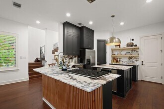 2400 Kinney Rd in Austin, TX - Building Photo - Building Photo