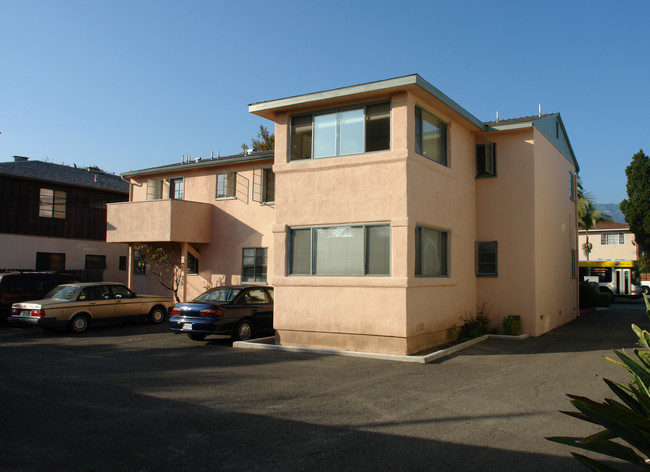 2907 State St in Santa Barbara, CA - Building Photo - Building Photo