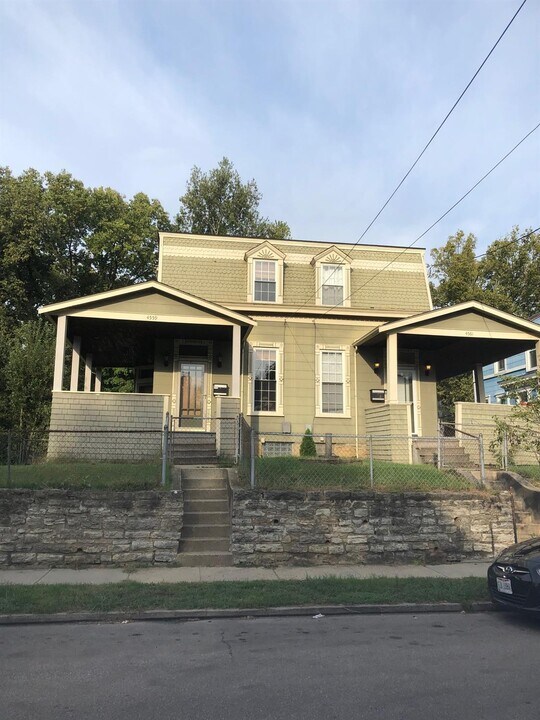 4559 N Edgewood Ave in Cincinnati, OH - Building Photo