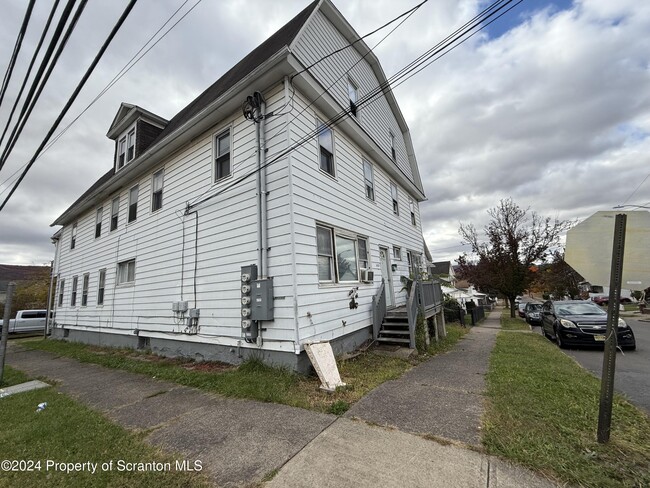 402 S Sherman St in Wilkes-Barre, PA - Building Photo - Building Photo