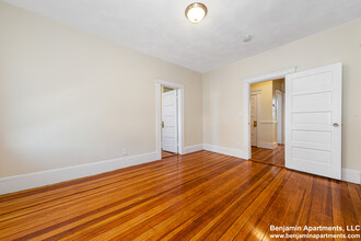 40 Brackett St, Unit 2 in Boston, MA - Building Photo - Building Photo