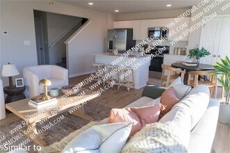 1115 Sunflower Ln in Pella, IA - Building Photo - Building Photo