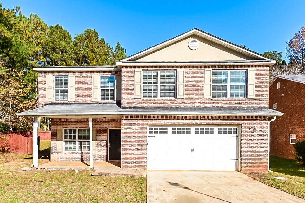 100 Astilbe Meadow Dr in Locust Grove, GA - Building Photo