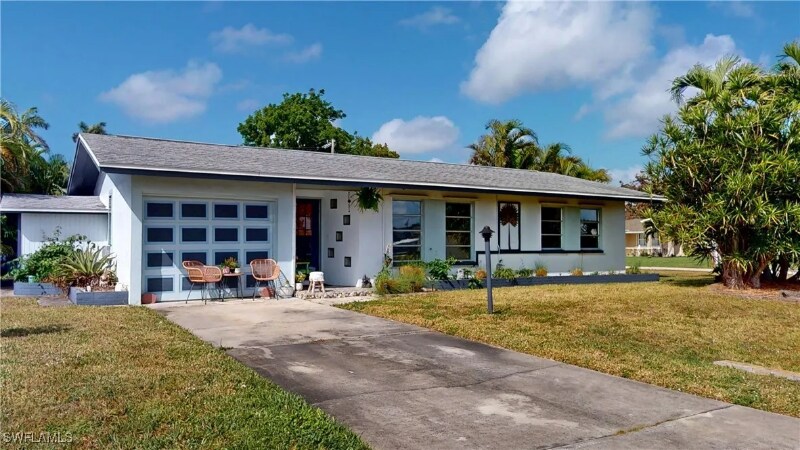 5216 Versailles Ct in Cape Coral, FL - Foto de edificio