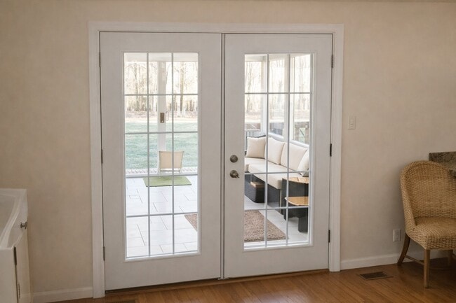 7221 Bonniemill Ln in Springfield, VA - Foto de edificio - Building Photo