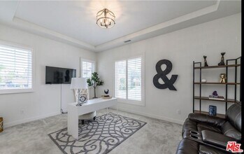 20231 Bentley Way in Los Angeles, CA - Building Photo - Building Photo