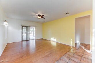 2144 Desert Woods Dr in Henderson, NV - Building Photo - Building Photo