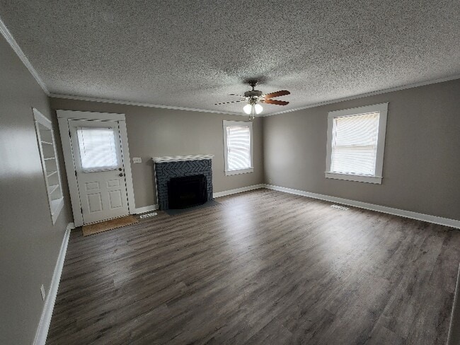 2114 Buttermilk Rd in Cottondale, AL - Foto de edificio - Building Photo