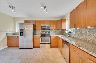 4811 SW 4th St in Coral Gables, FL - Foto de edificio - Building Photo