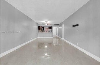 9431 Live Oak Pl in Davie, FL - Building Photo - Building Photo