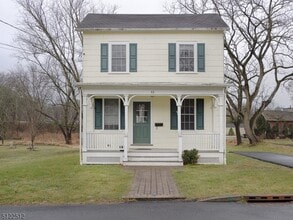 12 Hancock St in Clinton, NJ - Building Photo - Building Photo