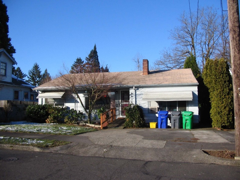 3915 SE 49th Ave in Portland, OR - Building Photo